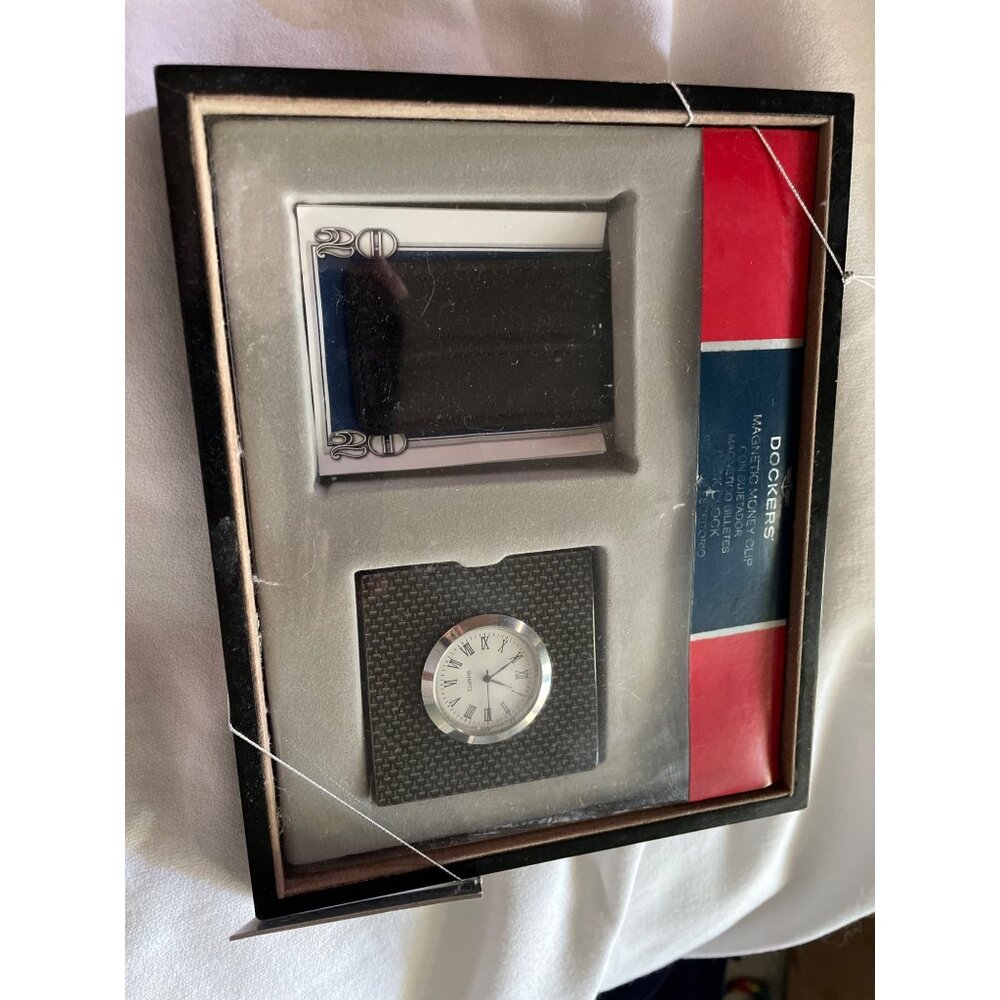 Dockers Magnetic Money Clip & Desk Clock Set In Black Gift Box